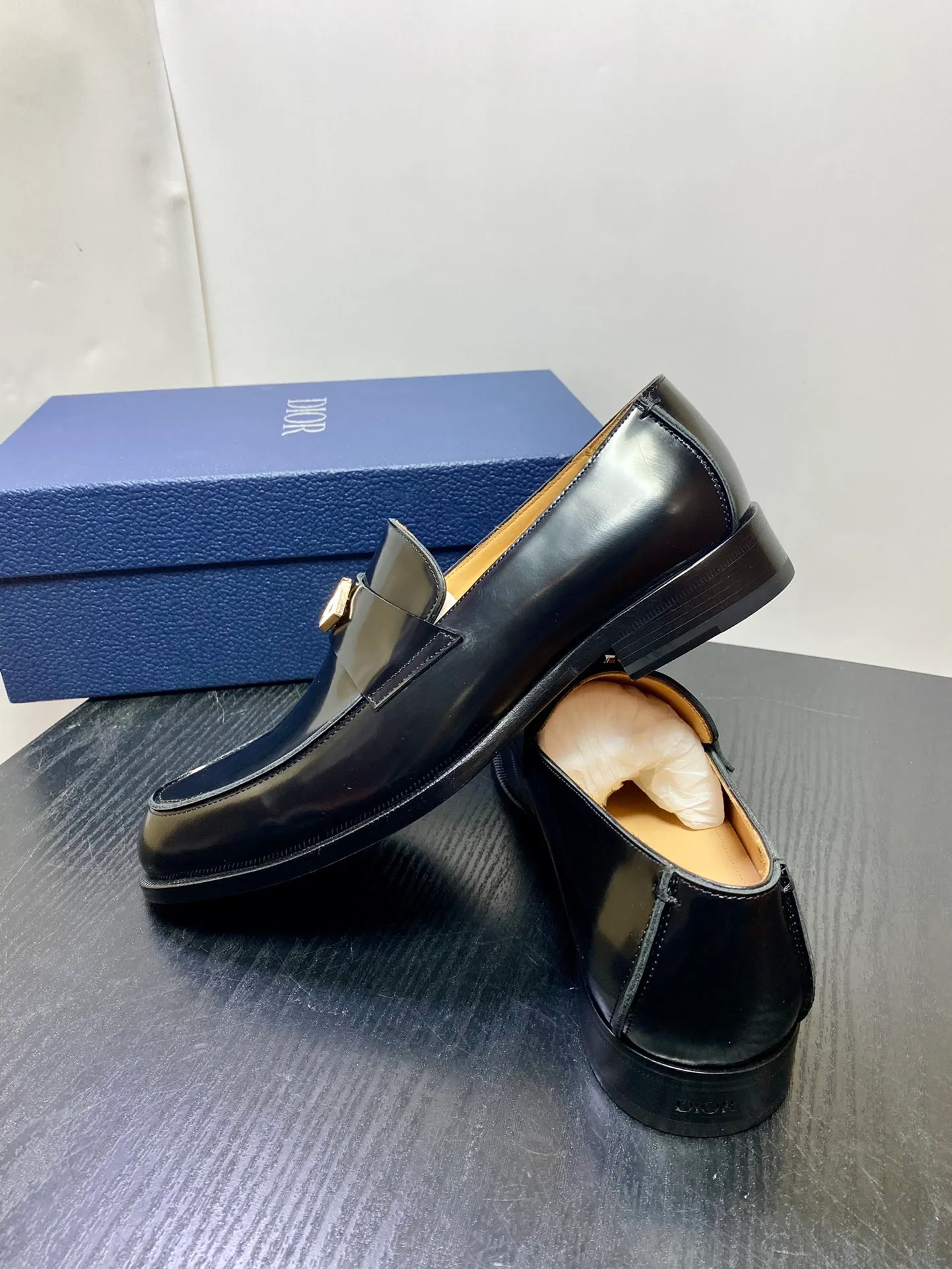 Men's shoes 💰960 Dior Derby shoes | Genuine leather sole formal leather shoes | Carefully crafted with open-edge beaded cowhide | Water-dyed cowhide lining | With classic lace-up closure | Exquisite embossed brand logo on the side | Glossy stacked heel design enhances style | Can be matched with formal or casual looks Size: 39-44 (customized at 38.45.46)